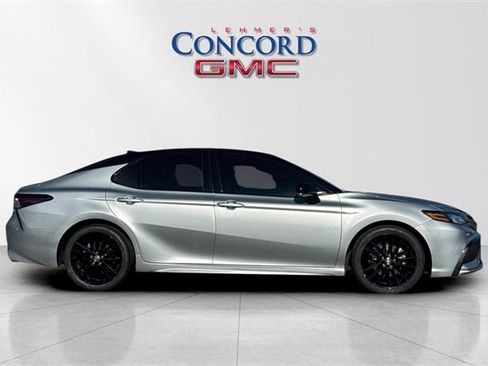 Used 2023 Toyota Camry XSE image 3