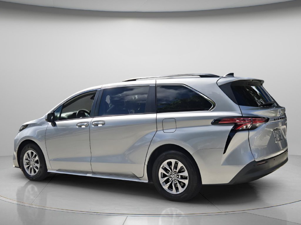 Used 2022 Toyota Sienna XLE FWD image 8