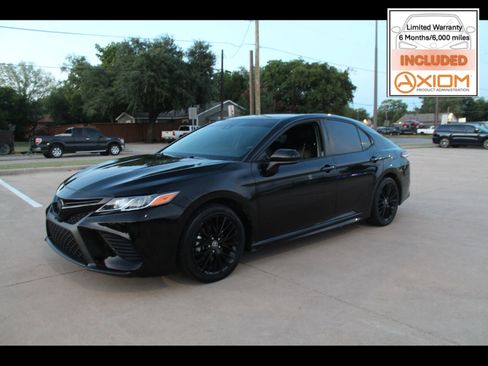 Used 2020 Toyota Camry SE image 1