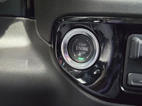 Used 2025 GMC Sierra 1500 SLT AWD/4WD image 22