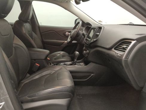 Used 2021 Jeep Cherokee Latitude Lux w/ Comfort/Convenience Group image 21