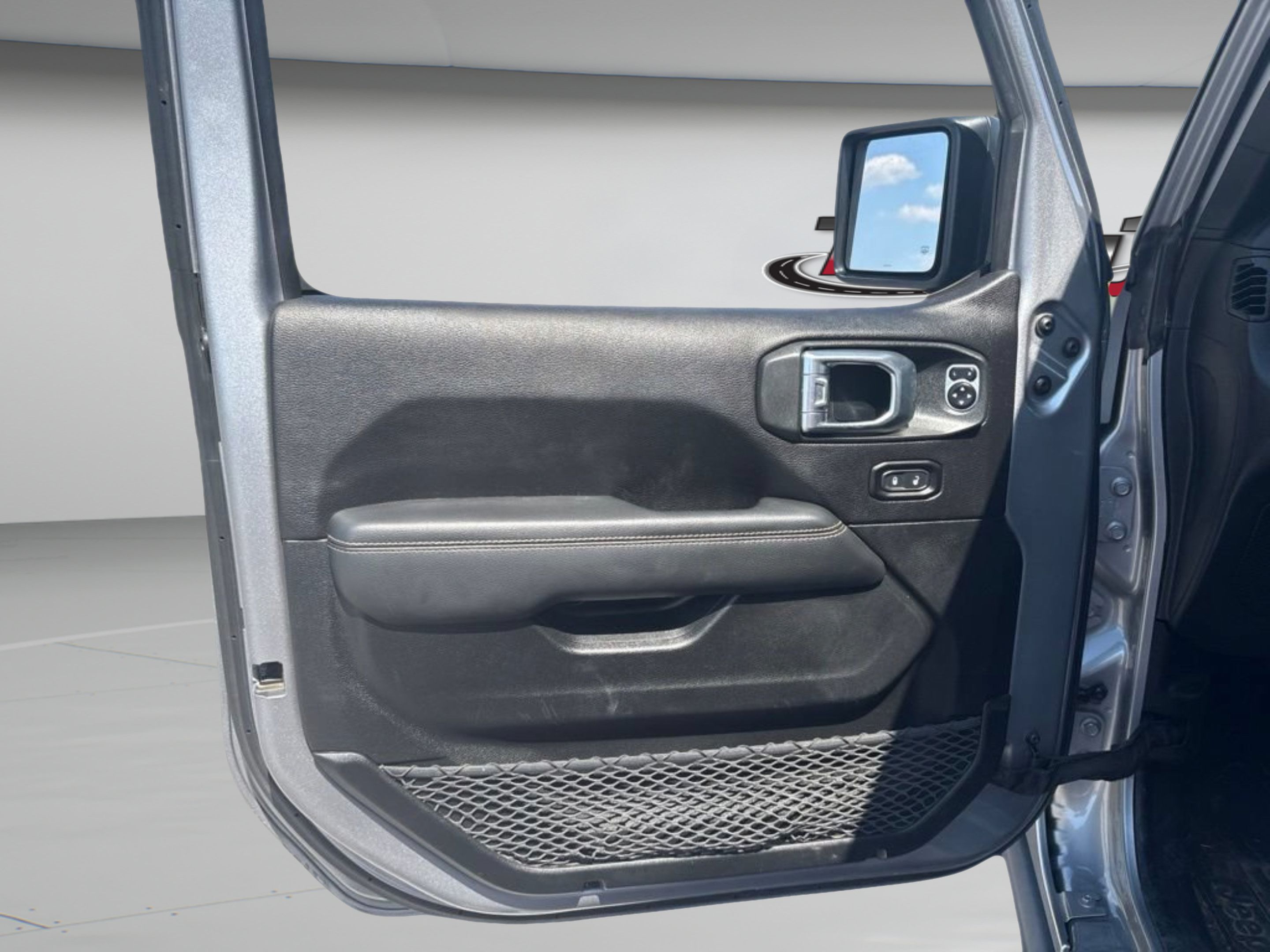 Used 2020 Jeep Gladiator Overland AWD/4WD image 17