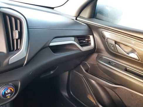 Used 2024 GMC Terrain SLE w/ Driver Convenience Package FWD image 25