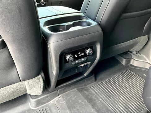 Used 2025 Chevrolet Traverse LT w/ Driver Confidence Package AWD/4WD image 10