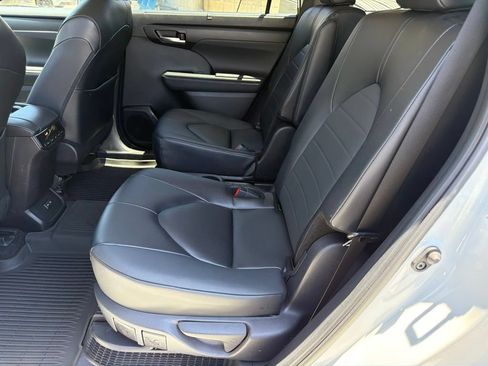 Certified 2025 Toyota Highlander XLE AWD/4WD image 35