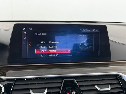 Used 2018 BMW M550i xDrive image 25