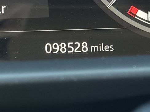 Used 2020 Land Rover Discovery HSE image 12