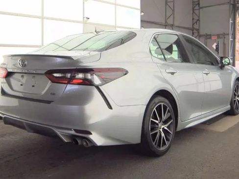 Used 2022 Toyota Camry SE FWD image 4