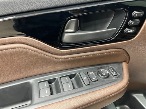 New 2026 Honda Odyssey Touring image 13