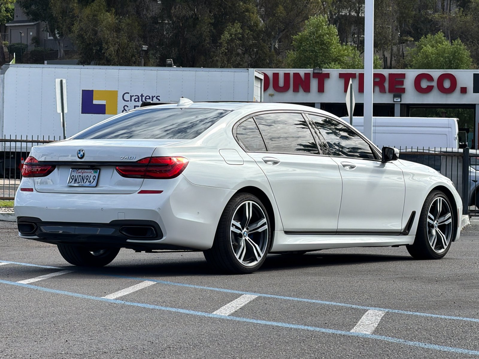Used 2019 BMW 740i w/ M Sport Package RWD image 5