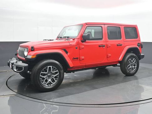 Used 2025 Jeep Wrangler Unlimited Sahara AWD/4WD image 2
