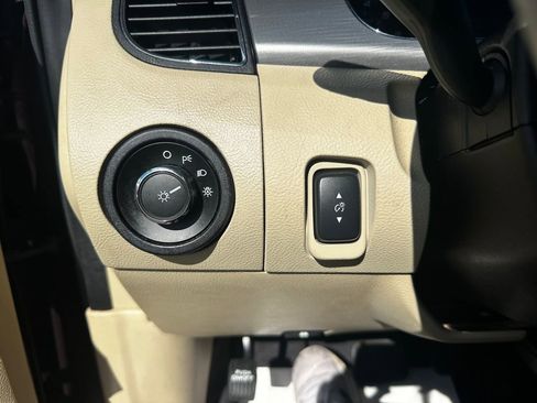 Used 2019 Ford Taurus SEL image 50