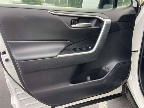 Used 2021 Toyota RAV4 XLE FWD image 20