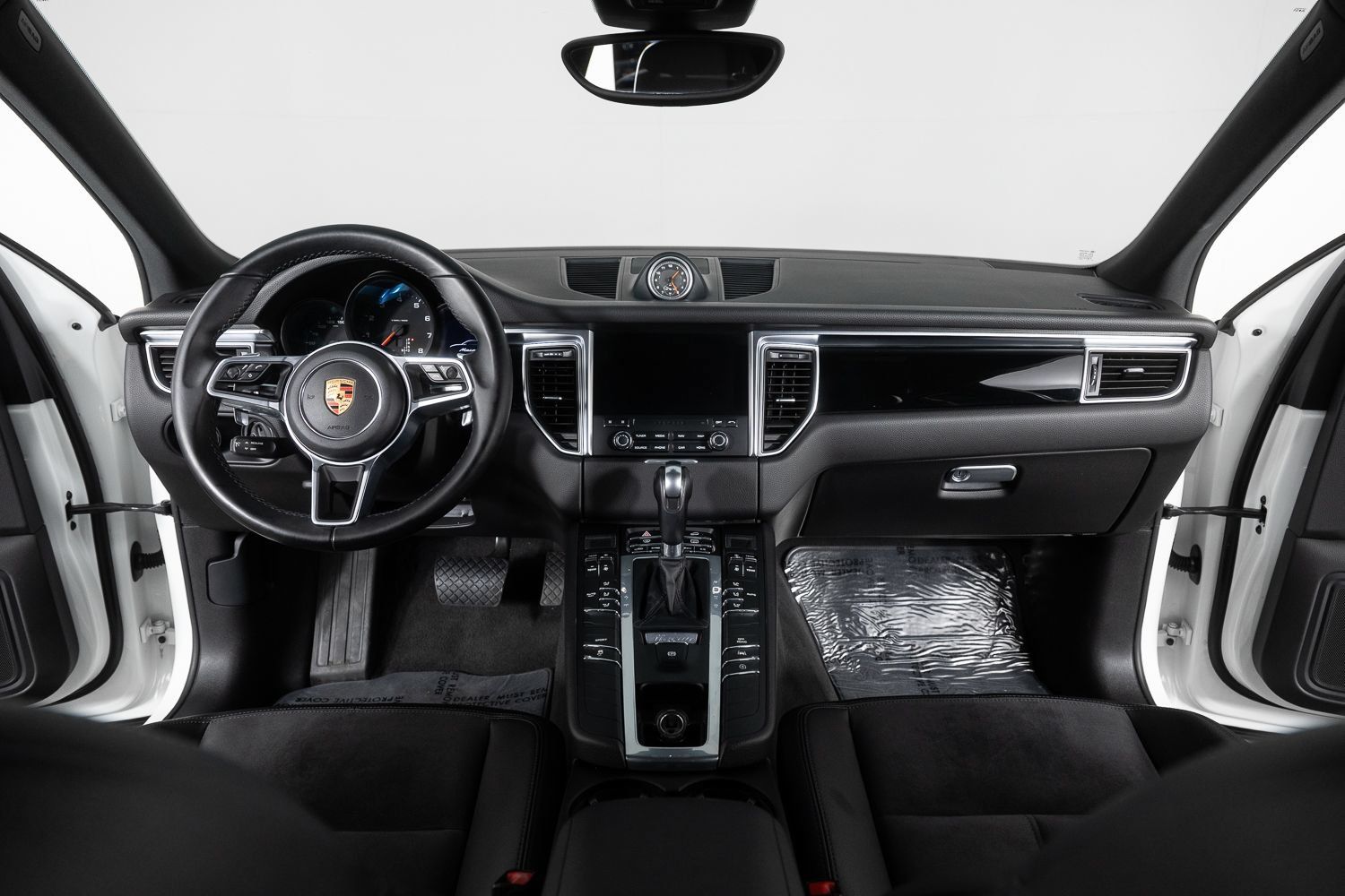 Used 2018 Porsche Macan AWD/4WD image 30