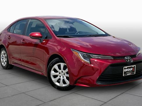 Used 2025 Toyota Corolla LE FWD image 3