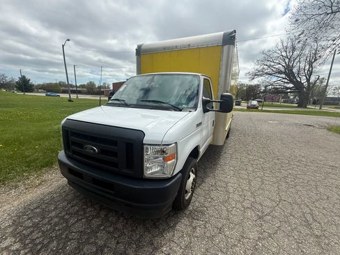 Used 2023 Ford E-350 and Econoline 350 Super Duty w/ Driver's Safety Package RWD image 3