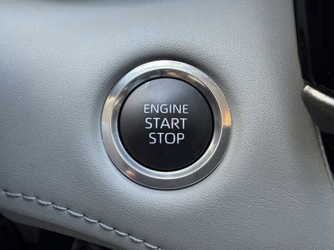 Certified 2025 Toyota Highlander XLE image 21