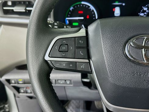Used 2023 Toyota Sienna XLE image 16