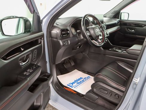Used 2024 Honda Pilot TrailSport image 3