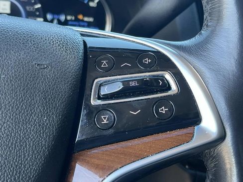 Used 2018 Cadillac Escalade Luxury AWD/4WD image 32