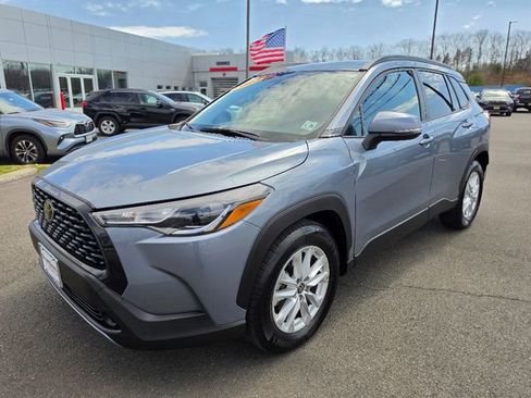 Used 2023 Toyota Corolla Cross LE w/ Moonroof Package image 3