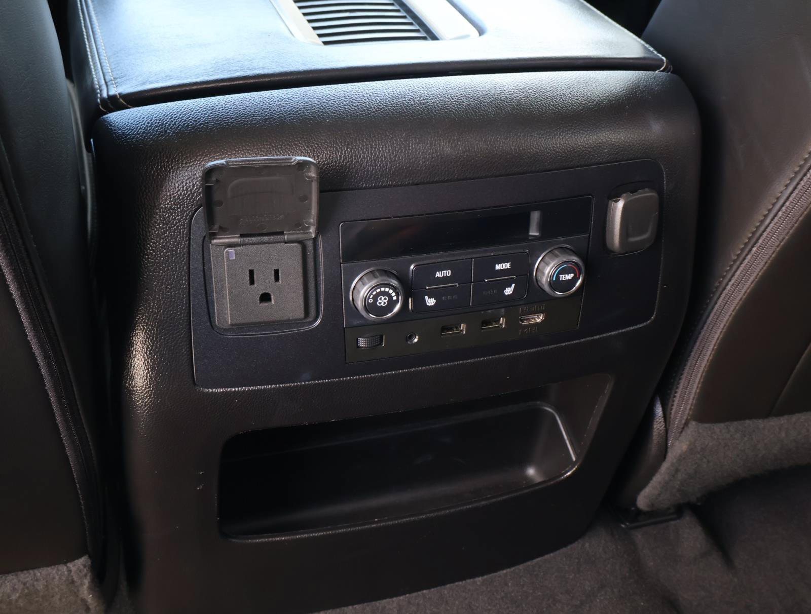 Used 2019 GMC Yukon XL Denali w/ Open Road Package RWD image 13