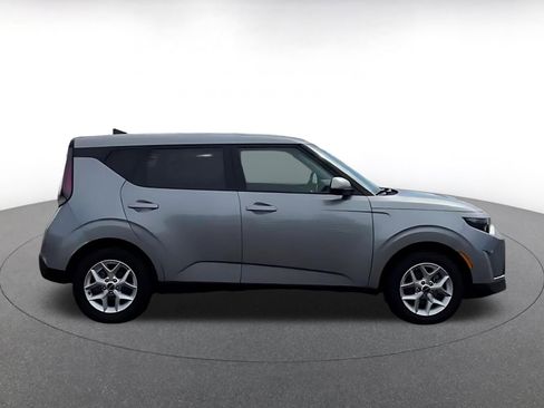 Used 2025 Kia Soul LX w/ LX Technology Package image 16