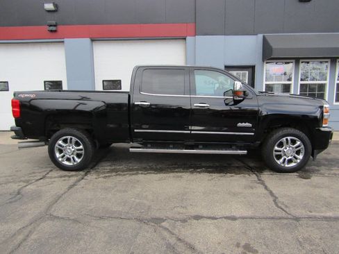 Used 2016 Chevrolet Silverado 2500 High Country w/ Duramax Plus Package image 6