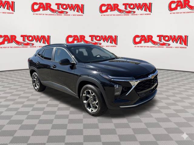 Used 2025 Chevrolet Trax LT w/ LT Convenience Package FWD image 2