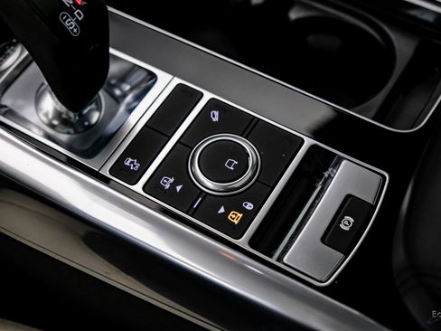 Used 2021 Land Rover Range Rover Sport HST image 56