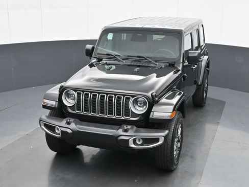 Used 2025 Jeep Wrangler Unlimited Sahara AWD/4WD image 18