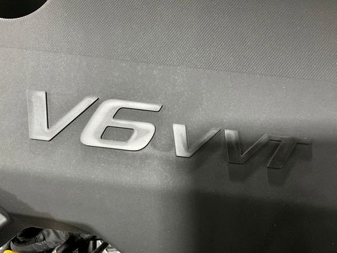 Used 2024 Buick Enclave Essence image 31