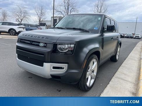 Used 2024 Land Rover Defender 110 SE AWD/4WD image 3