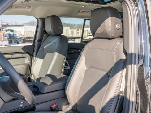 New 2024 Land Rover Defender 110 S image 17