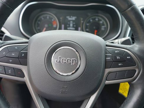 Used 2019 Jeep Cherokee Latitude w/ Cold Weather Group AWD/4WD image 21
