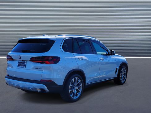 Used 2024 BMW X5 sDrive40i w/ Parking Assistance Package image 3