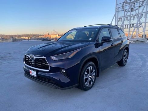 Certified 2022 Toyota Highlander XLE image 7