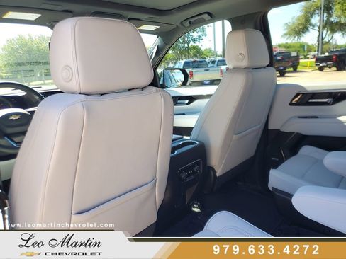 New 2026 Chevrolet Suburban Premier w/ Sun And Tow Package AWD/4WD image 11