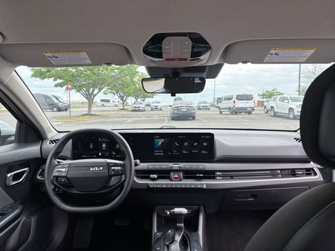 Used 2025 Kia K4 LXS image 32