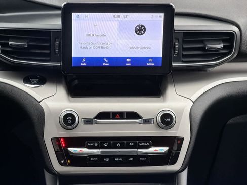 Used 2023 Ford Explorer XLT w/ Equipment Group 202A image 28