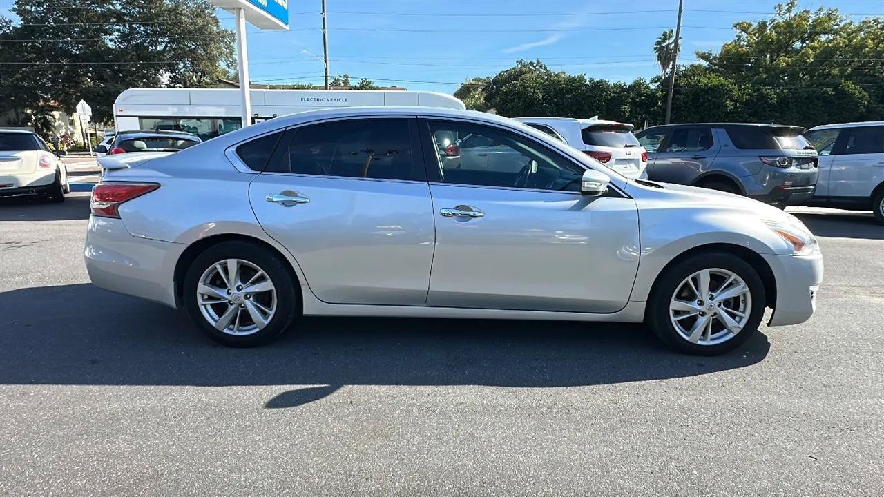 Used 2015 Nissan Altima 2.5 SV w/ Convenience Package FWD image 6