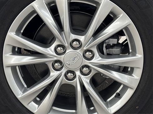 Used 2025 Cadillac XT6 Luxury image 13