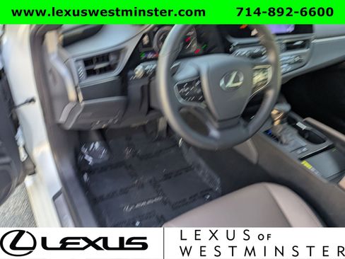 Certified 2025 Lexus ES 300h w/ Premium Package image 17