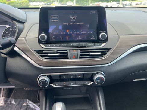 Used 2025 Nissan Altima 2.5 SV FWD image 8