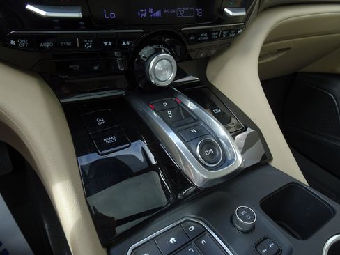 Used 2023 Acura MDX SH-AWD image 18