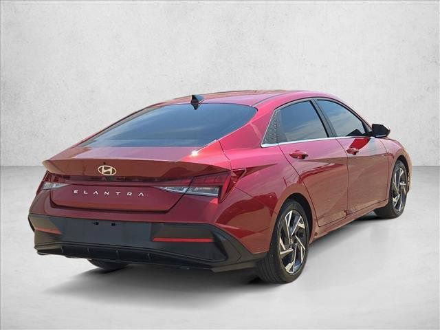 Used 2024 Hyundai Elantra SEL w/ Convenience Package FWD image 5