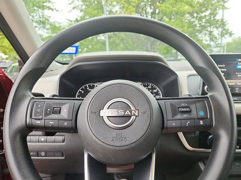 Used 2023 Nissan Rogue SV FWD image 16