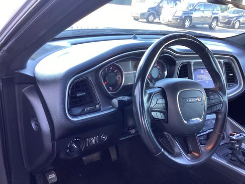 Used 2019 Dodge Challenger SXT image 8