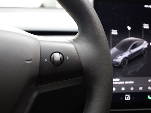 Used 2023 Tesla Model Y Long Range image 33