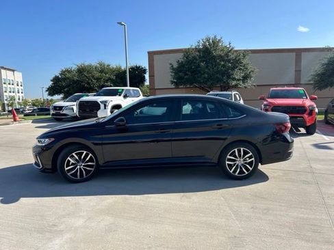Used 2025 Volkswagen Jetta SE FWD image 6